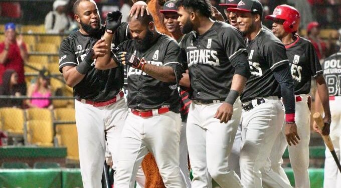 Leones avanzan a final beisbol RD; Aguilas y Toros empatan