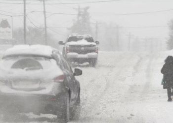 Aumentan a 34 los muertos por tormenta nieve y hielo en EEUU