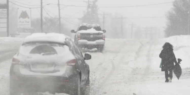 Aumentan a 34 los muertos por tormenta nieve y hielo en EEUU