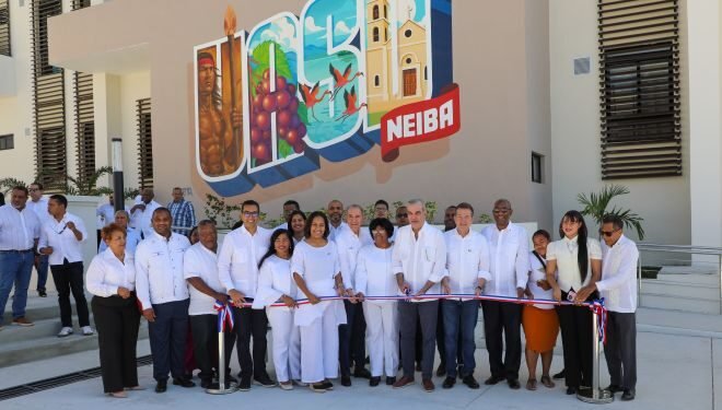 Abinader inaugura centro de la UASD y entrega títulos en Neiba