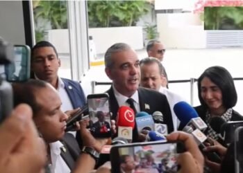 El presidente Abinader acude al velatorio Ramón Alburquerque