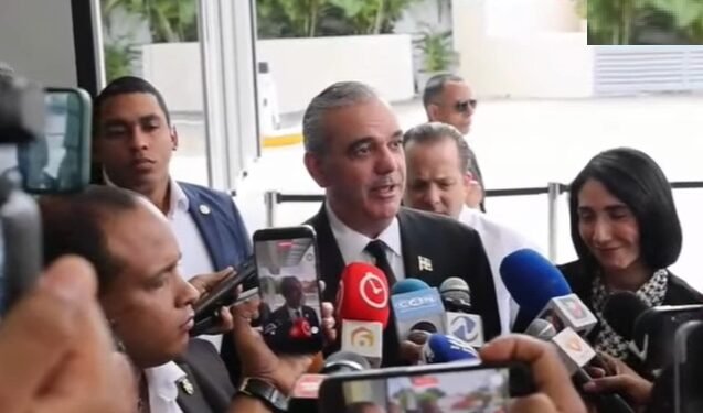 El presidente Abinader acude al velatorio Ramón Alburquerque