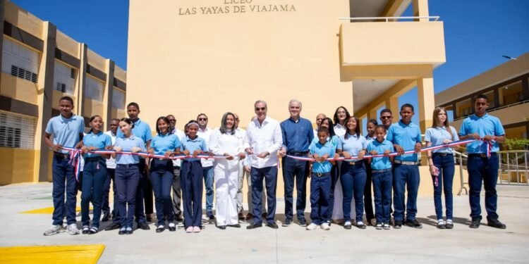 Presidente Abinader entrega 70 nuevas aulas en Azua con una inversión de más de RD$ 400 millones beneficiando a 2,205 estudiantes