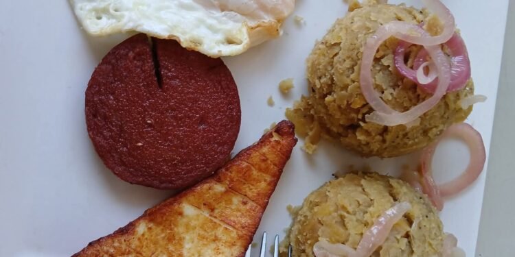 Dajabon RD .en el Colegio La Altagracia hubo que despachar los estudiantes porque la comida Llego incompleta.