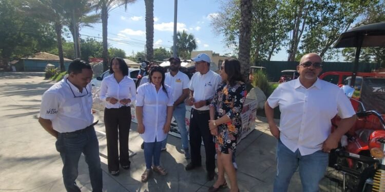 Nicanor Aquino es el ganador de otra motocicleta de tres ruedas sorteada por estación de combustibles la Fe Dajabón