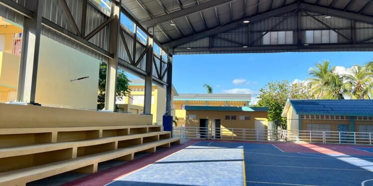 Infraestructura Escolar avanza terminación de nuevas obras y continúa trabajos de mantenimientos correctivos en 33 escuelas de Boca Chica en el marco del Plan 24/7-365