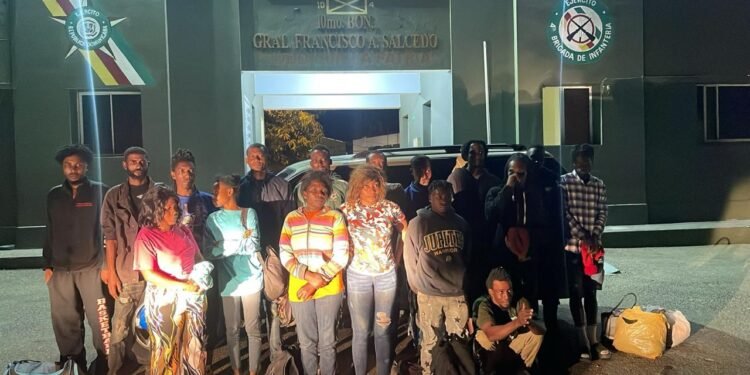 Ejército intercepta jeepeta con 19 nacionales haitianos en condición migratoria irregular en Dajabón*