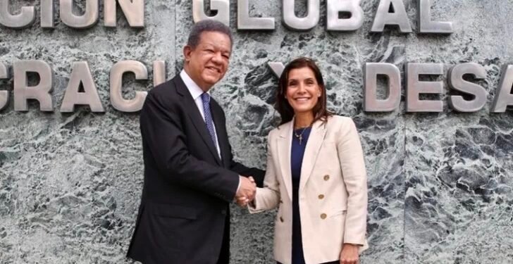 Embajadora de EEUU visita al expresidente Leonel Fernández