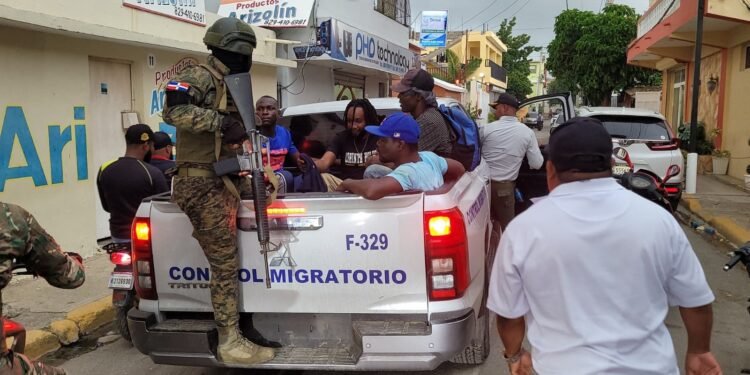 DGM detiene 1,031 haitianos indocumentados y deporta 59