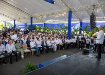 Abinader inaugura línea Metro; beneficiaría un millón usuarios
