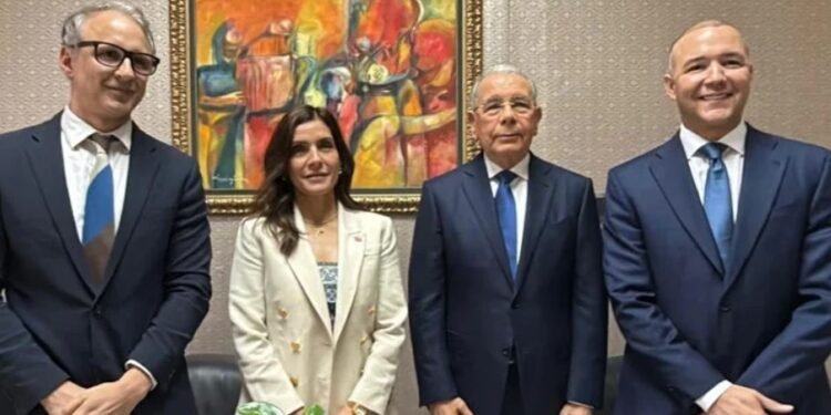 Embajadora de EE.UU. se reúne con expresidente Danilo Medina