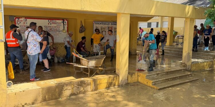 Infraestructura Escolar trabaja en la rehabilitación de siete escuelas afectadas por inundaciones en Gaspar Hernández