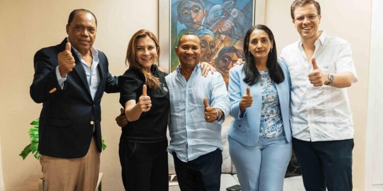 El doctor Carlos Ramírez se une al proyecto “Carolina Presidenta C28” y fortalece la lucha por el cambio en Azua