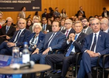 Abinader, una hija, 3 ministros y una directora en ciudad París