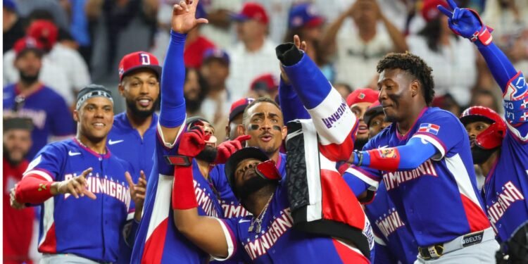 RD gana duelo a Venezuela y avanza invicto Clásico Mundial