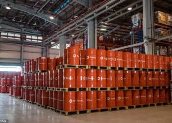 Petróleo retoma senda alcista y vuelve a superar los 100 dólares