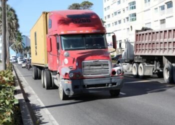 Prohíben circulación vehículos pesados RD del 2 al 6 de abril