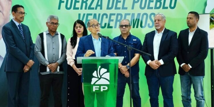 FP acusa a Abinader inflar cifras y presentar obras inconclusas