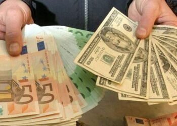 El dólar subió 52 cts y el euro 7; eran vendidos a $60.30 y $72.87