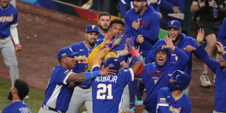 Venezuela vence Italia y jugará final Clásico Mundial con EEUU