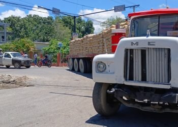 Caos vehicular paraliza tránsito en Dajabón por mas de 3 horas y mala planificación