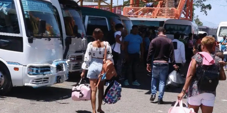 Aumenta flujo pasajeros por asueto de la Semana Santa