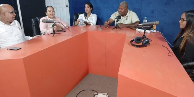 Licda en psicologia Rainy de la Rosa denuncia falta de apoyo del Conani y el ministerio de la mujer por agresión del alcalde Santiago Riveron