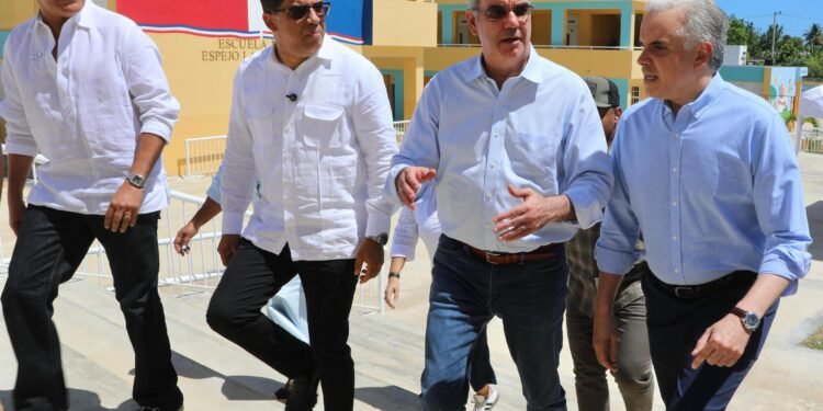 Presidente Luis Abinader inaugura escuela básica La Milagrosa en La Ureña, SDE tras más de 14 años de espera