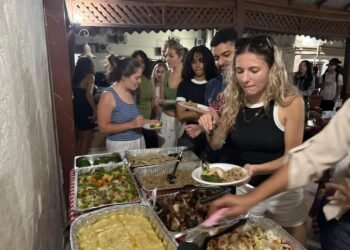 Empresario Takeshi Mukai agasaja a delegación médica de «The Waves of Health» en Dajabón.