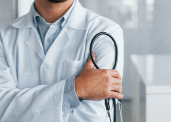 Salud abre convocatoria a 1,400 plazas de residencias médicas