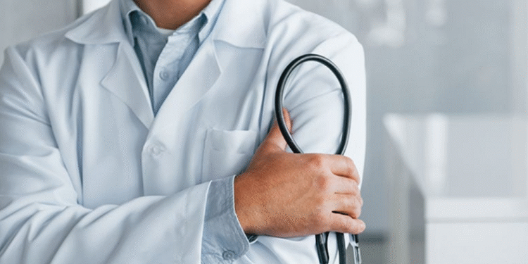 Salud abre convocatoria a 1,400 plazas de residencias médicas