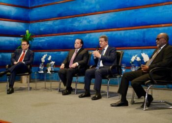 Leonel: «Sacrificios económicos los debe asumir el Gobierno»