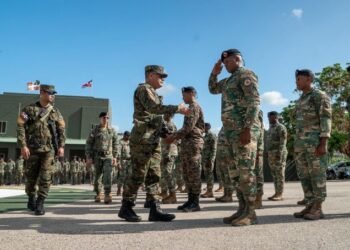 Ministro de Defensa supervisa parte de la zona fronteriza sur