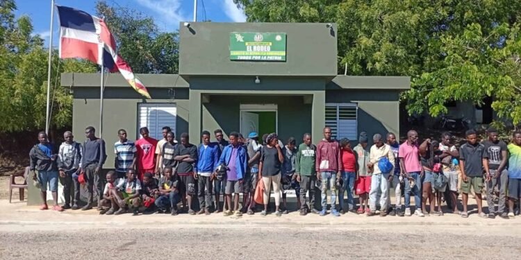 Ejército dominicano detiene 33 haitianos irregulares en Dajabón