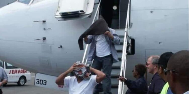 Dominicanos deportados «por cualquier caballá» y sin pensión