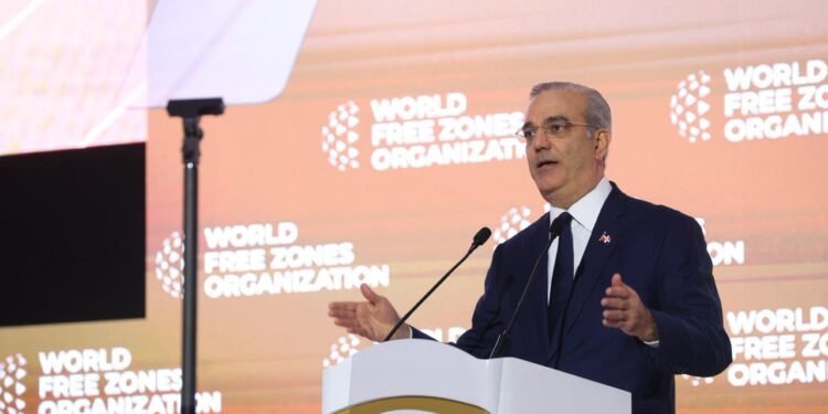 PANAMA: Abinader promueve a la RD como destino confiable