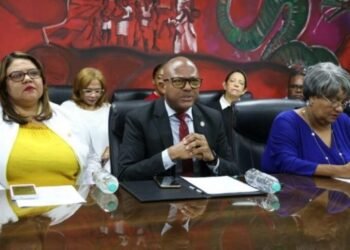 Médicos critican al Gobierno; enfermeras anuncian otro paro