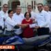 Empresario dona motocicleta para rifa benéfica en apoyo a programas sociales