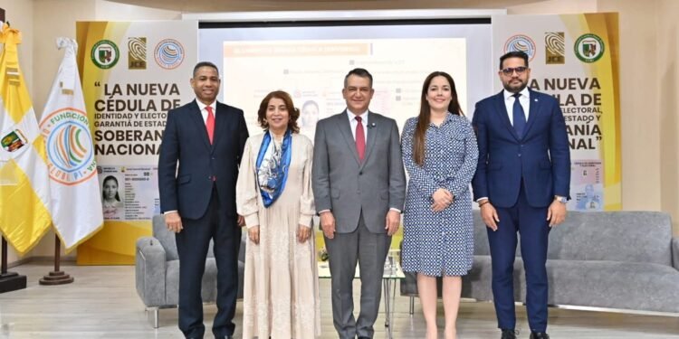 JCE continúa entrega de la nueva cédula a personas con discapacidad en coordinación con CONADIS
