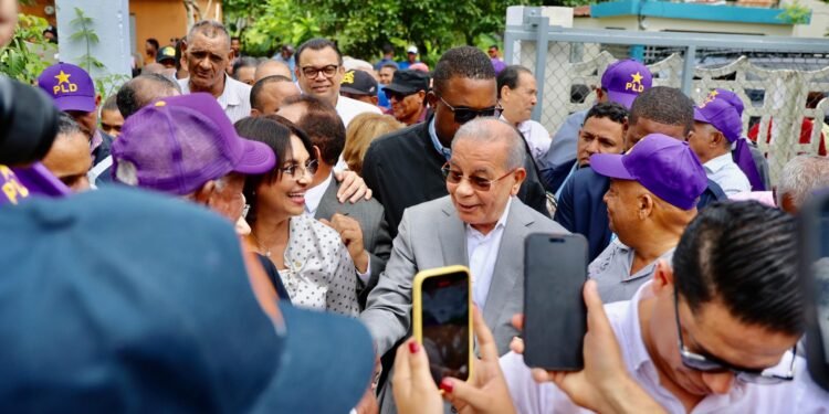 Danilo ve sospechosa decisión JCE de suspender las encuestas