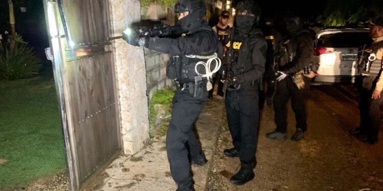 Ministerio Publico realiza  33 allanamientos en el Este RD contra drogas y lavado