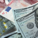 El dólar bajó 31 cts. y el euro 16; eran vendidos $59.25 y $71.51