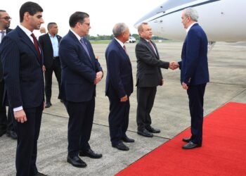 Abinader llega a Panamá: será orador congreso zonas francas