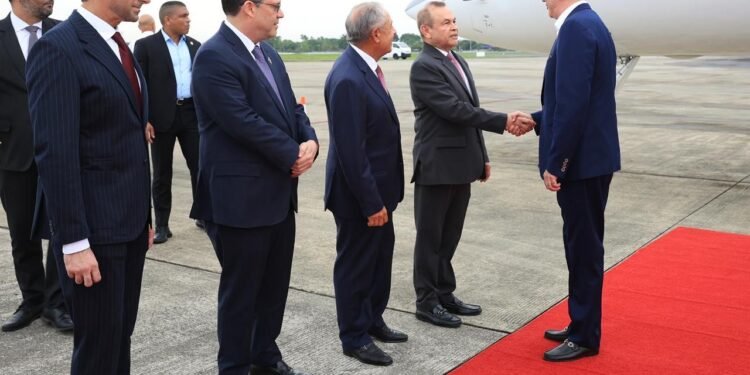 Abinader llega a Panamá: será orador congreso zonas francas