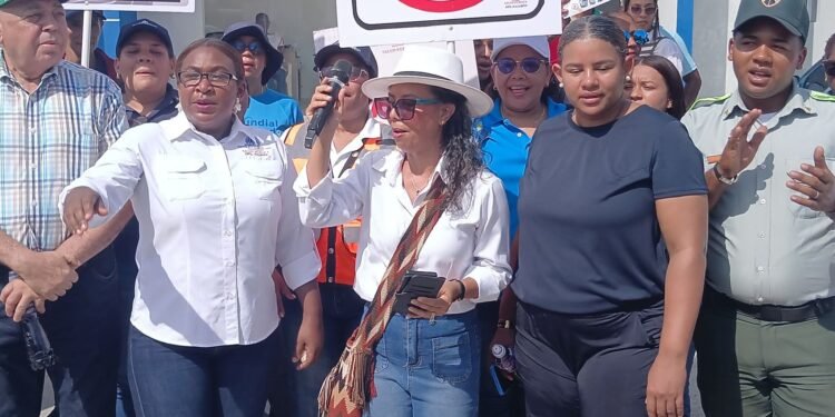 La dirección Provincial de Salud realiza caminata de concientisación para prevenir accidentes de tránsito en Los Miches