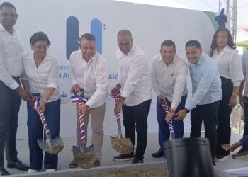 Dr. Julio Landrón entrega dos Centros de Primer Nivel en Restauración con inversión superior a RD$29 millones y da  primer  picaso para  la construcción del Hospital de Loma de Cabrera Restauración, Dajabón,