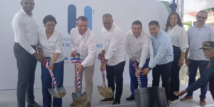 Dr. Julio Landrón entrega dos Centros de Primer Nivel en Restauración con inversión superior a RD$29 millones y da  primer  picaso para  la construcción del Hospital de Loma de Cabrera Restauración, Dajabón,