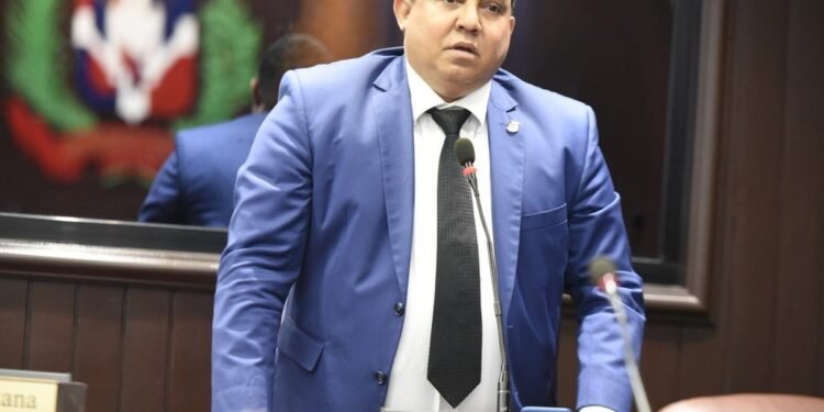 Diputado Orlando Martínez endosa su respaldo al Proyecto Presidencial Wellington Arnaud 2028.