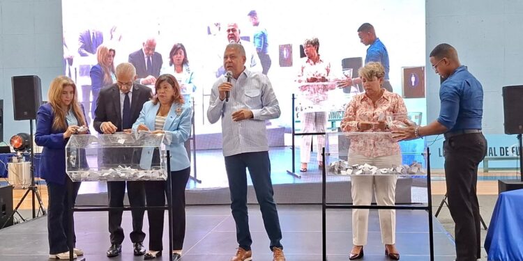 Infraestructura Escolar realiza segundo sorteo para seleccionar a contratistas que rehabilitarán escuelas con mantenimientos correctivos 24/7-365