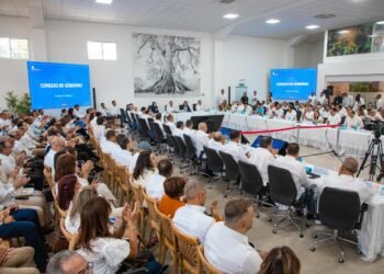 El Consejo de Ministros evalúa en Santiago 200 obras oficiales